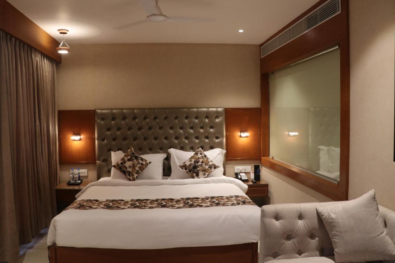 Sk Lords Inn Ahmedabad Luaran gambar