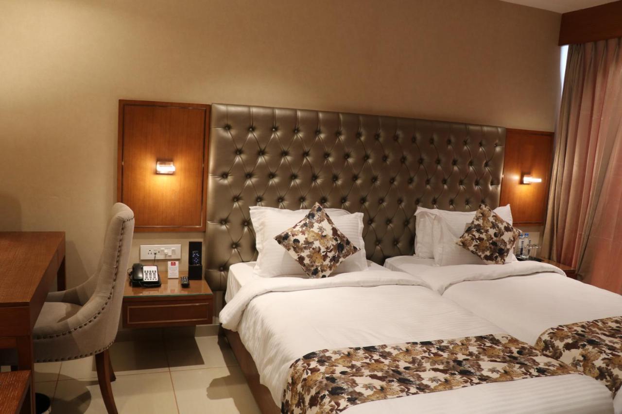Sk Lords Inn Ahmedabad Luaran gambar