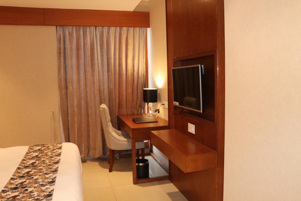 Sk Lords Inn Ahmedabad Luaran gambar