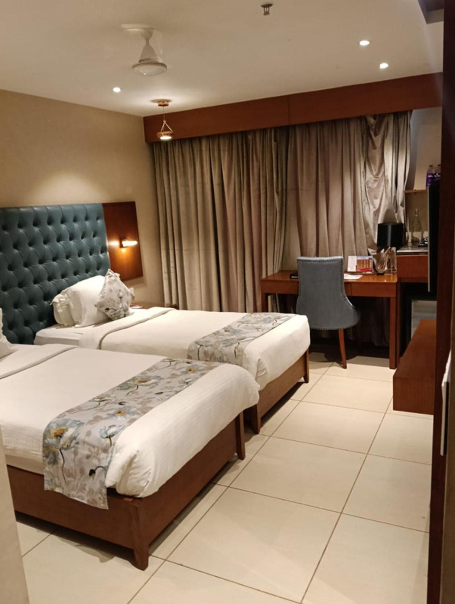 Sk Lords Inn Ahmedabad Luaran gambar